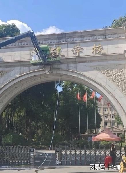 成都舞厅真实内情:200元一小时,吃饭逛公园看电影样样配齐