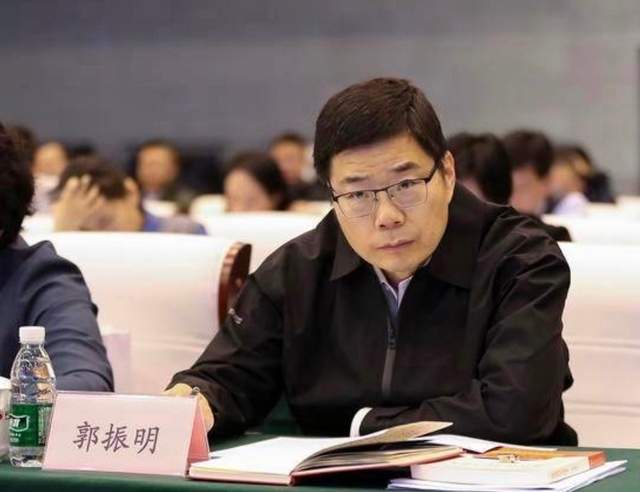 38岁清华毕业生李龙备考3年被北大医学部录取：八年制本博，高考成绩列黑龙江省前300名，未来希望从事相关科研，曾拒绝签约机构卖课