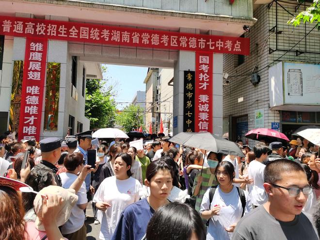 再见,湖人!斯玛特来了,火箭暗爽