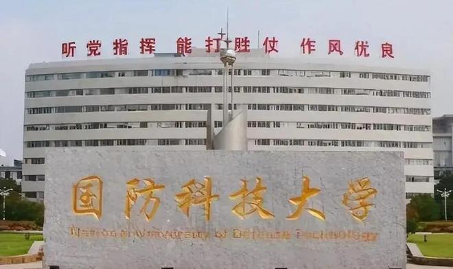 地主少爷当上军区副参谋长,评衔时毛主席看中将名单:怎没见他?