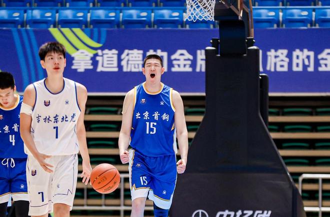 张镇麟缺席!男篮锋线仍是竞争最惨烈一环 王俊杰领衔“异军突起”