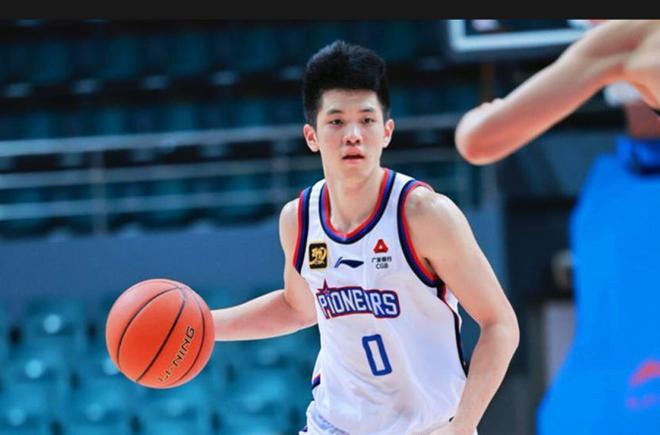 惹众怒!宏远早开练,杜指导活动不断,至今未归队,广东群龙无首