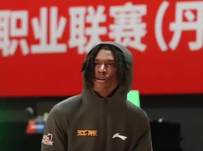 首胜！骑士3人20+拒篮网22分逆转 哈登8中1准三双米切尔22分